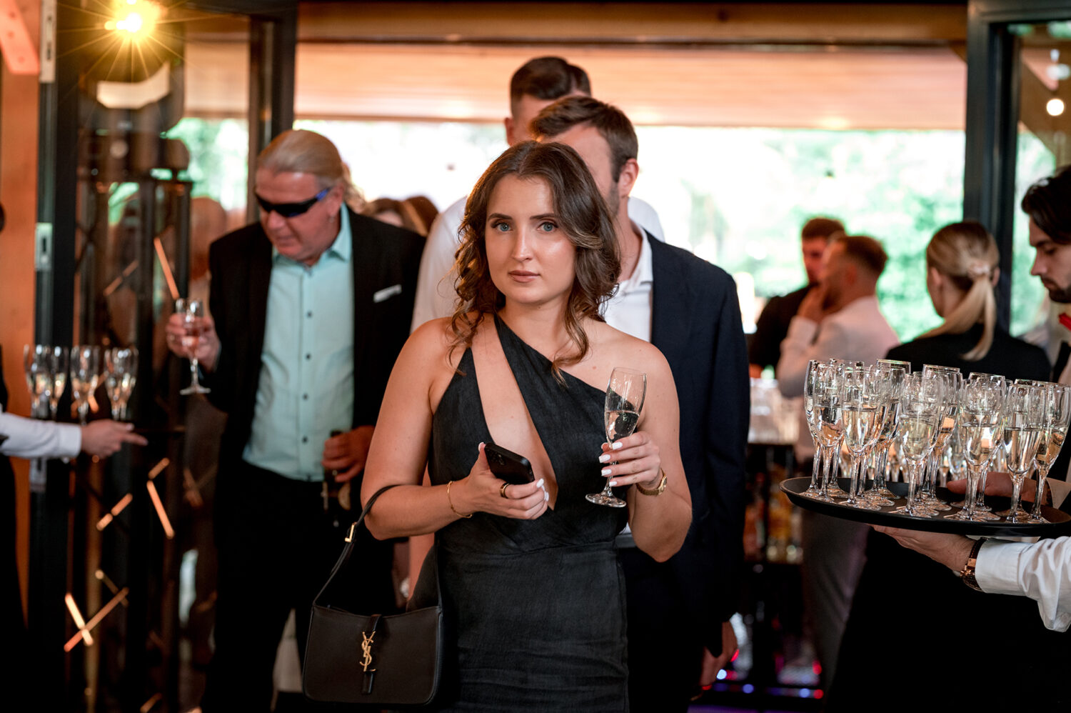 Ślub cywilny w plenerze boho para młoda sala