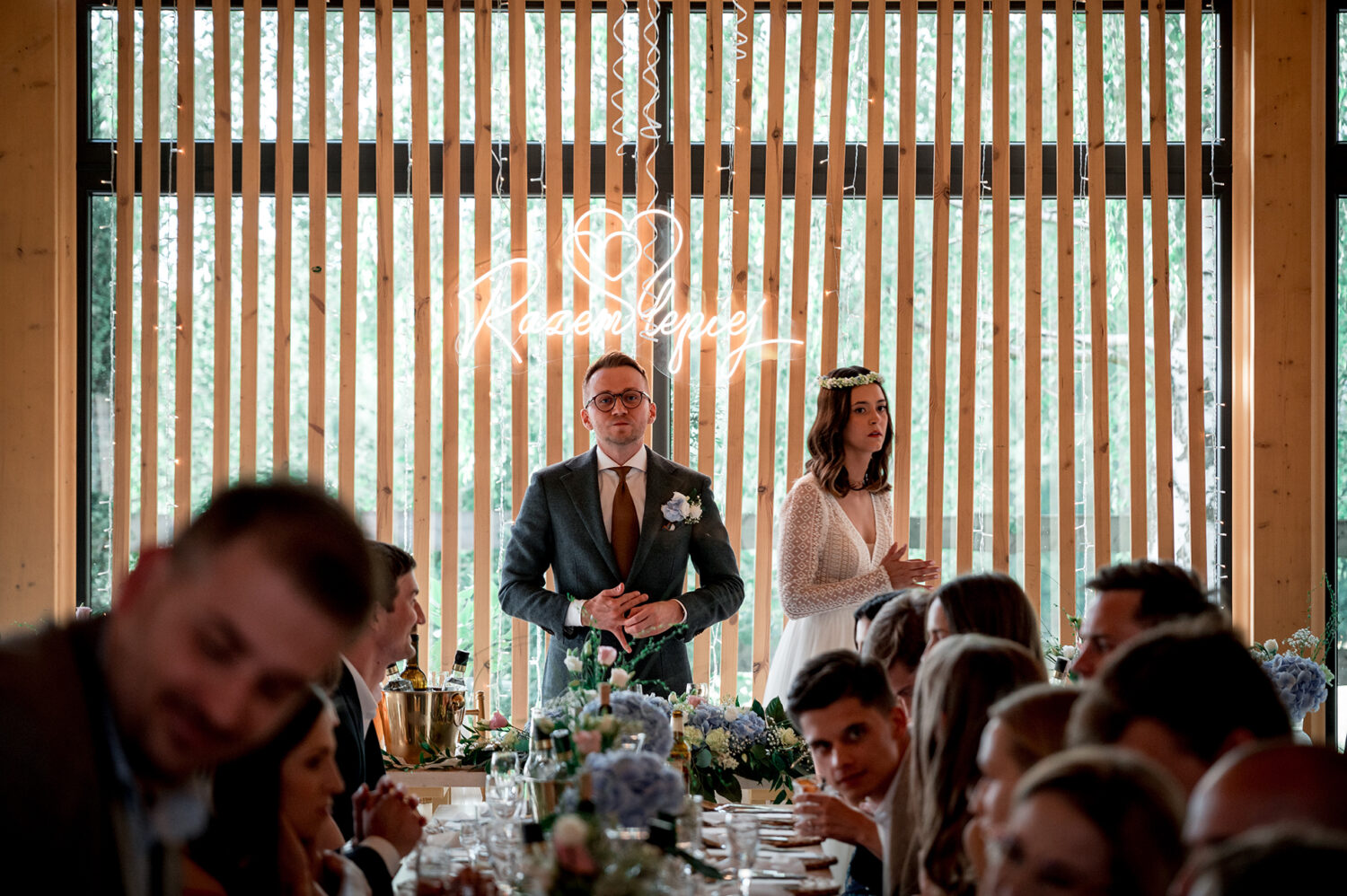 Ślub cywilny w plenerze boho para młoda sala