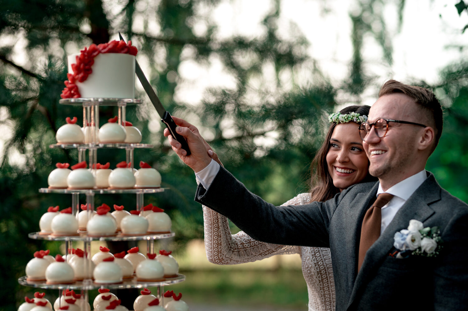 Ślub cywilny w plenerze boho para młoda tort mono porcje