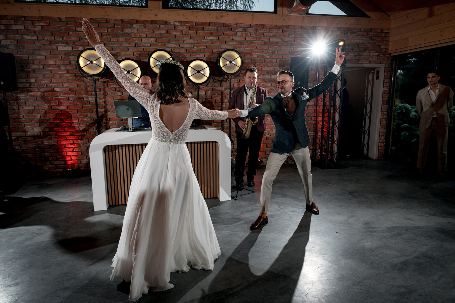 Ślub cywilny w plenerze boho para młoda pierwszy taniec