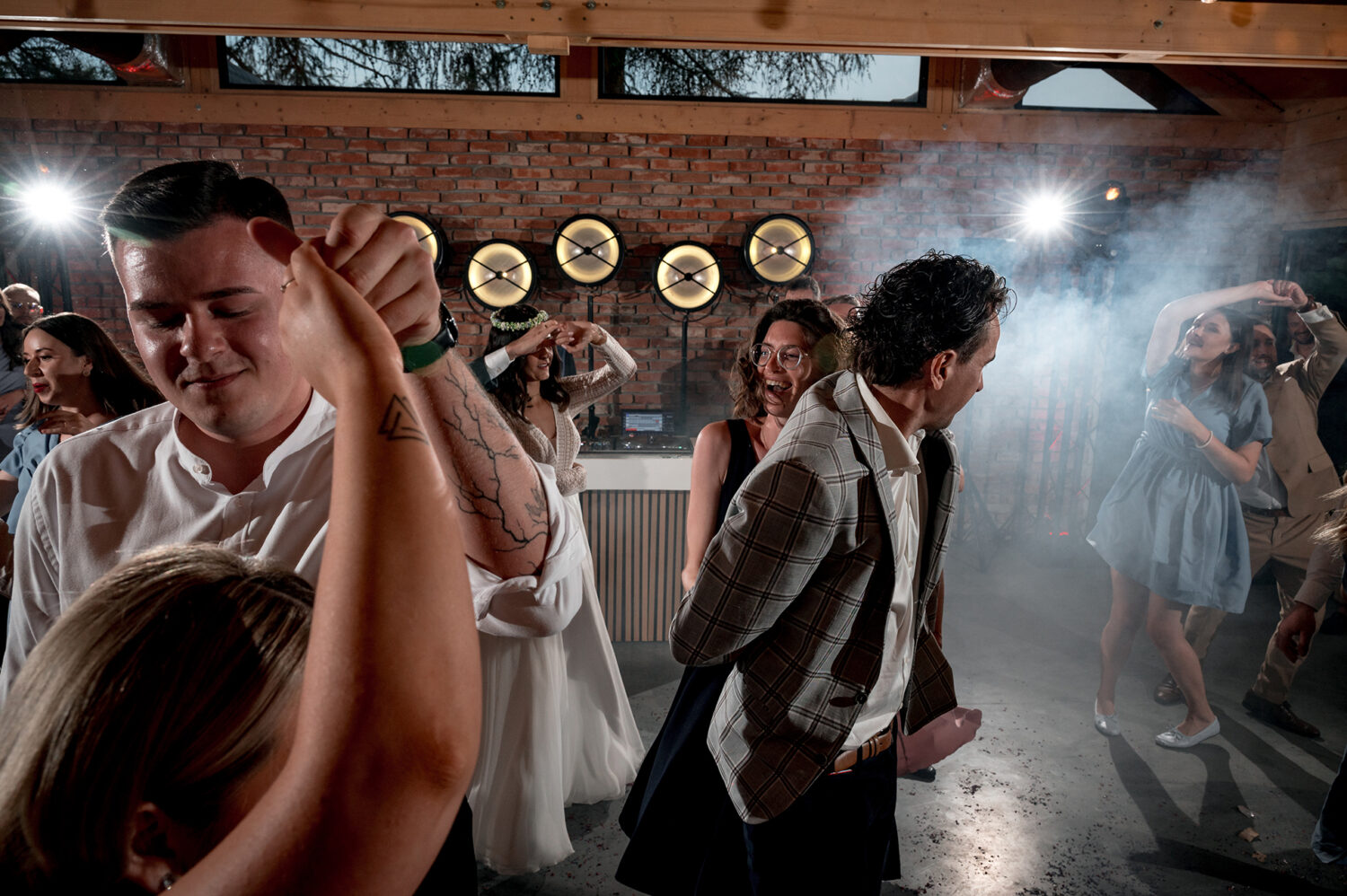 Ślub cywilny w plenerze boho para młoda pierwszy taniec