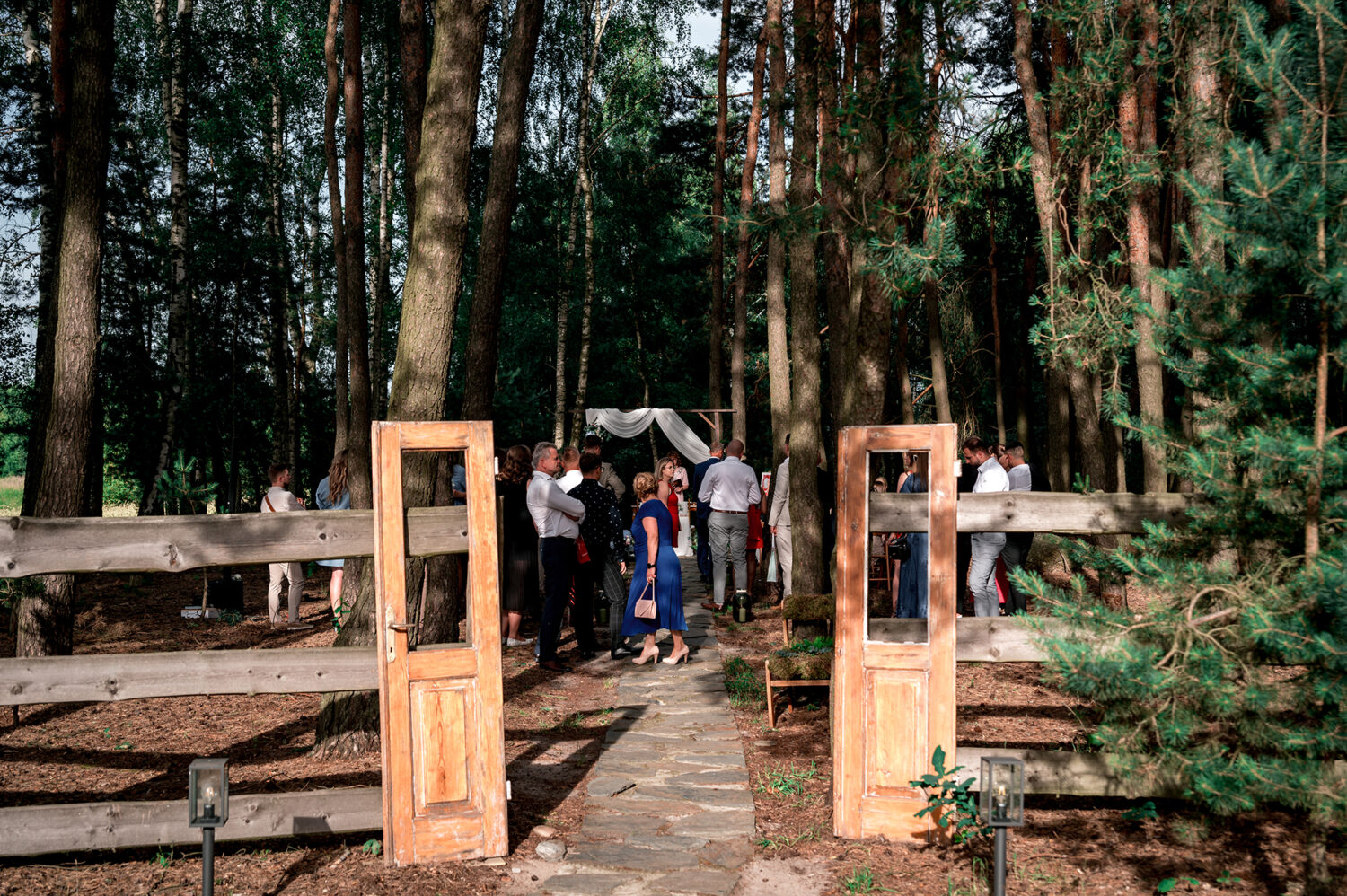 Ślub cywilny w plenerze boho para młoda przygotowania