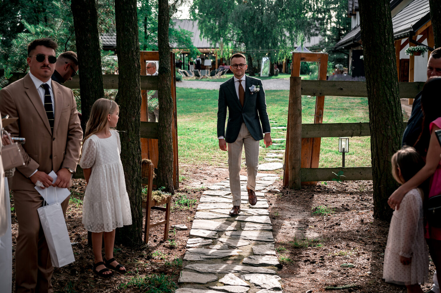 Ślub cywilny w plenerze boho para młoda przysięga