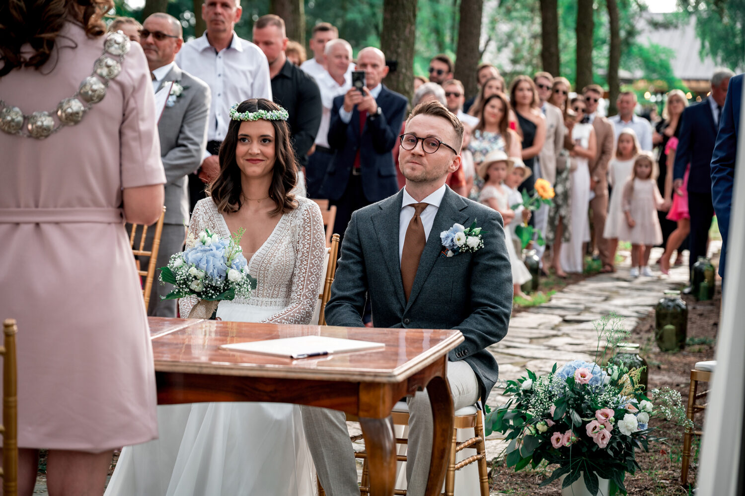 Ślub cywilny w plenerze boho para młoda przysięga