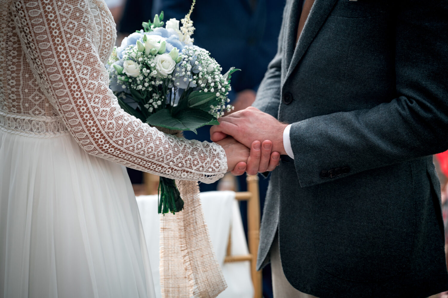 Ślub cywilny w plenerze boho para młoda przysięga