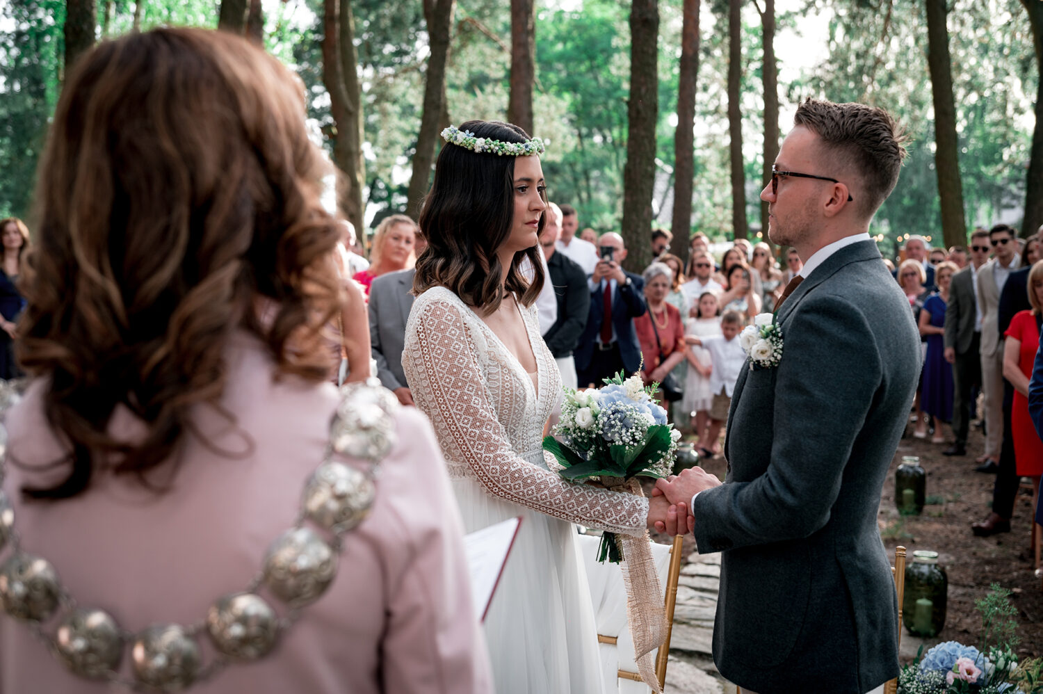 Ślub cywilny w plenerze boho para młoda przysięga