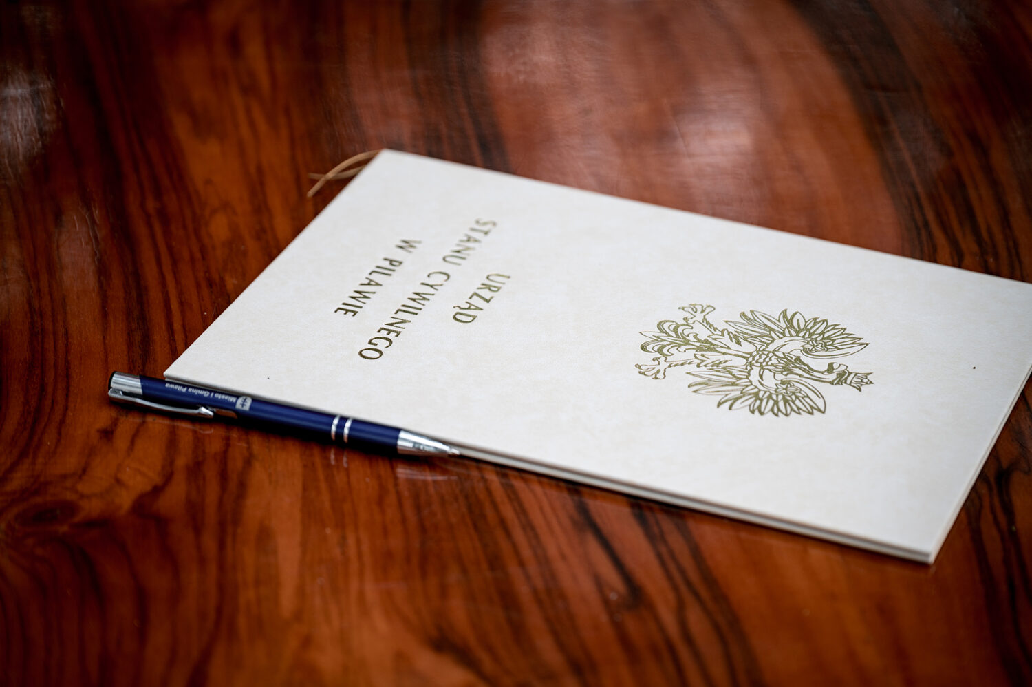 Ślub cywilny w plenerze boho para młoda przysięga