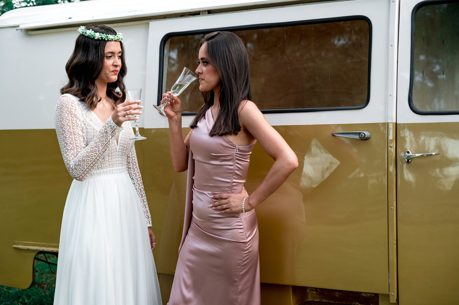 Ślub cywilny w plenerze boho para młoda przygotowania