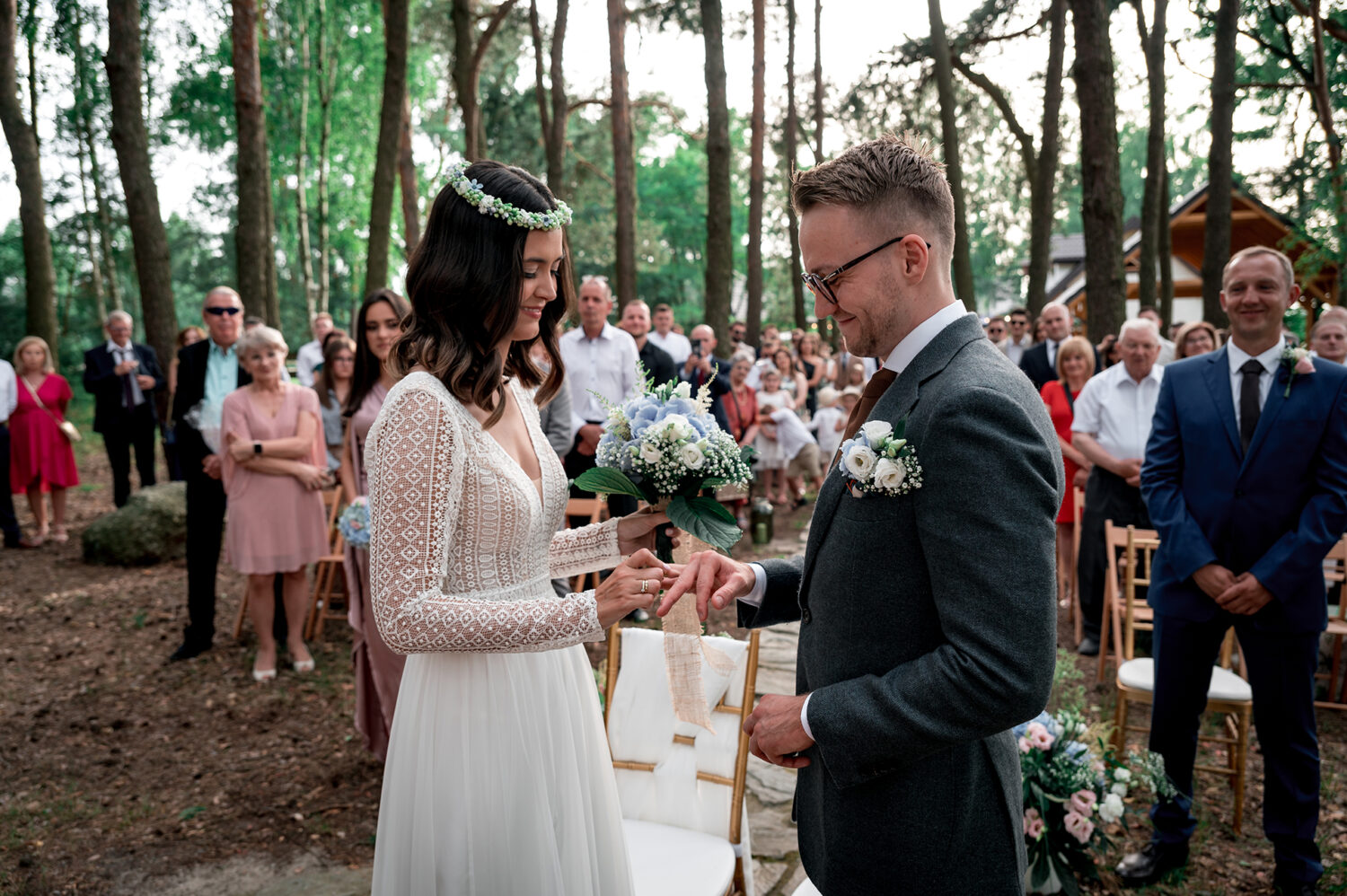 Ślub cywilny w plenerze boho para młoda przysięga