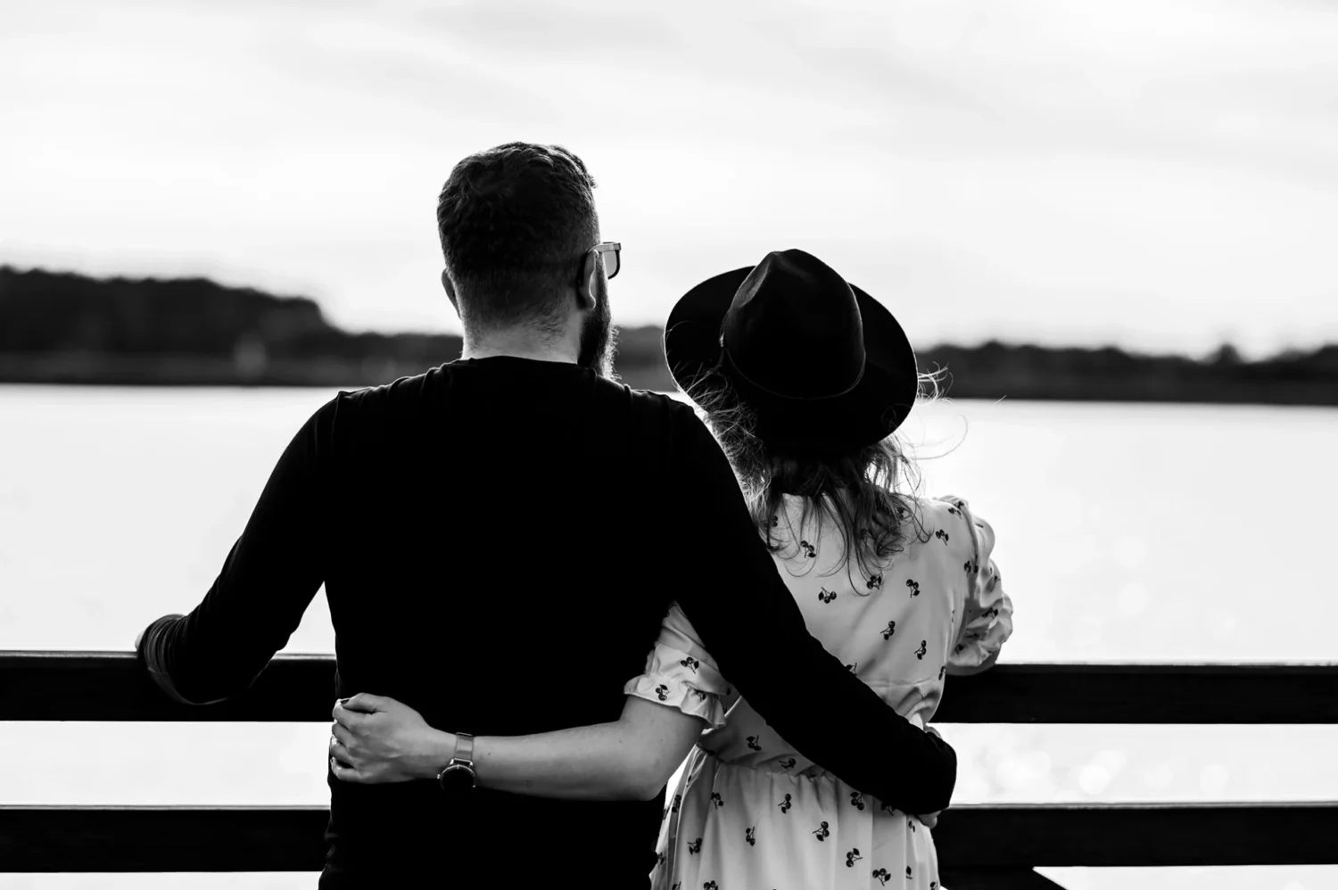 Sesja narzeczeńska Mileny i Piotrka nad Zalewem Zimna Woda w Łukowie w słoneczny dzień