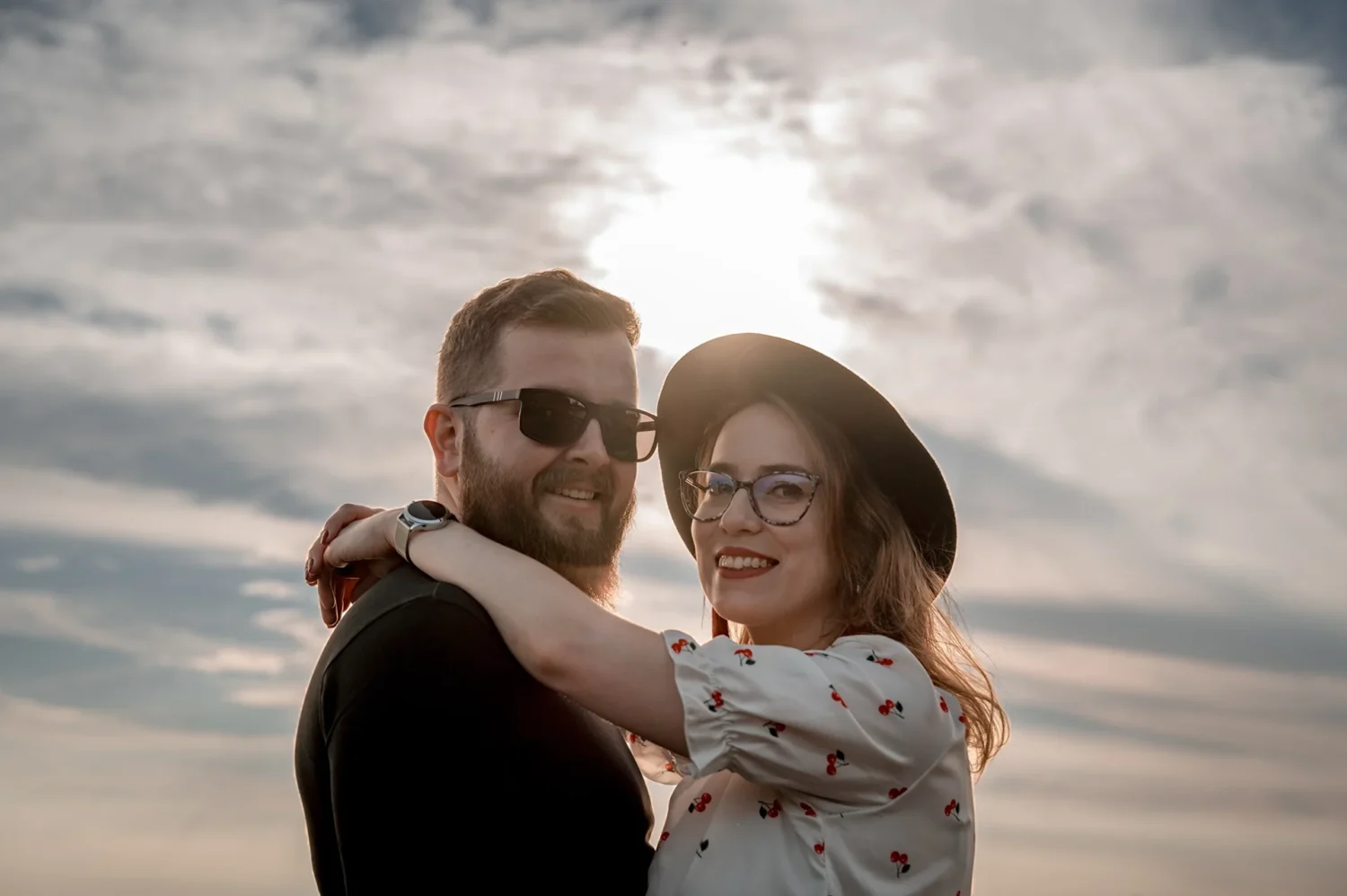 Sesja narzeczeńska Mileny i Piotrka nad Zalewem Zimna Woda w Łukowie w słoneczny dzień