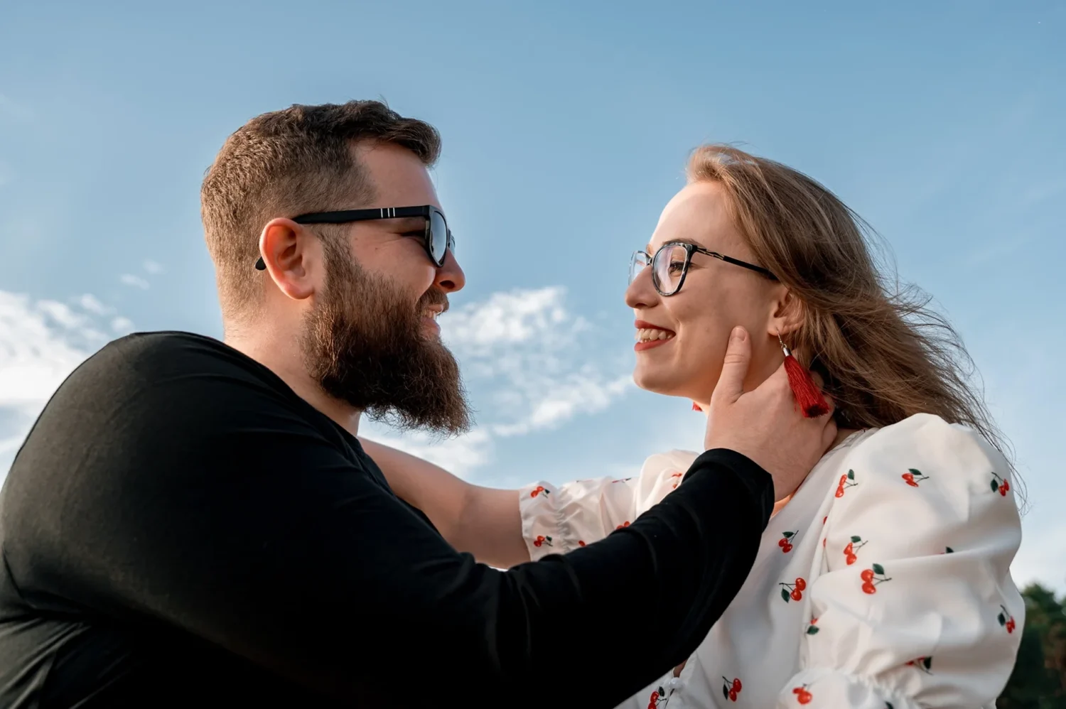 Sesja narzeczeńska Mileny i Piotrka nad Zalewem Zimna Woda w Łukowie w słoneczny dzień
