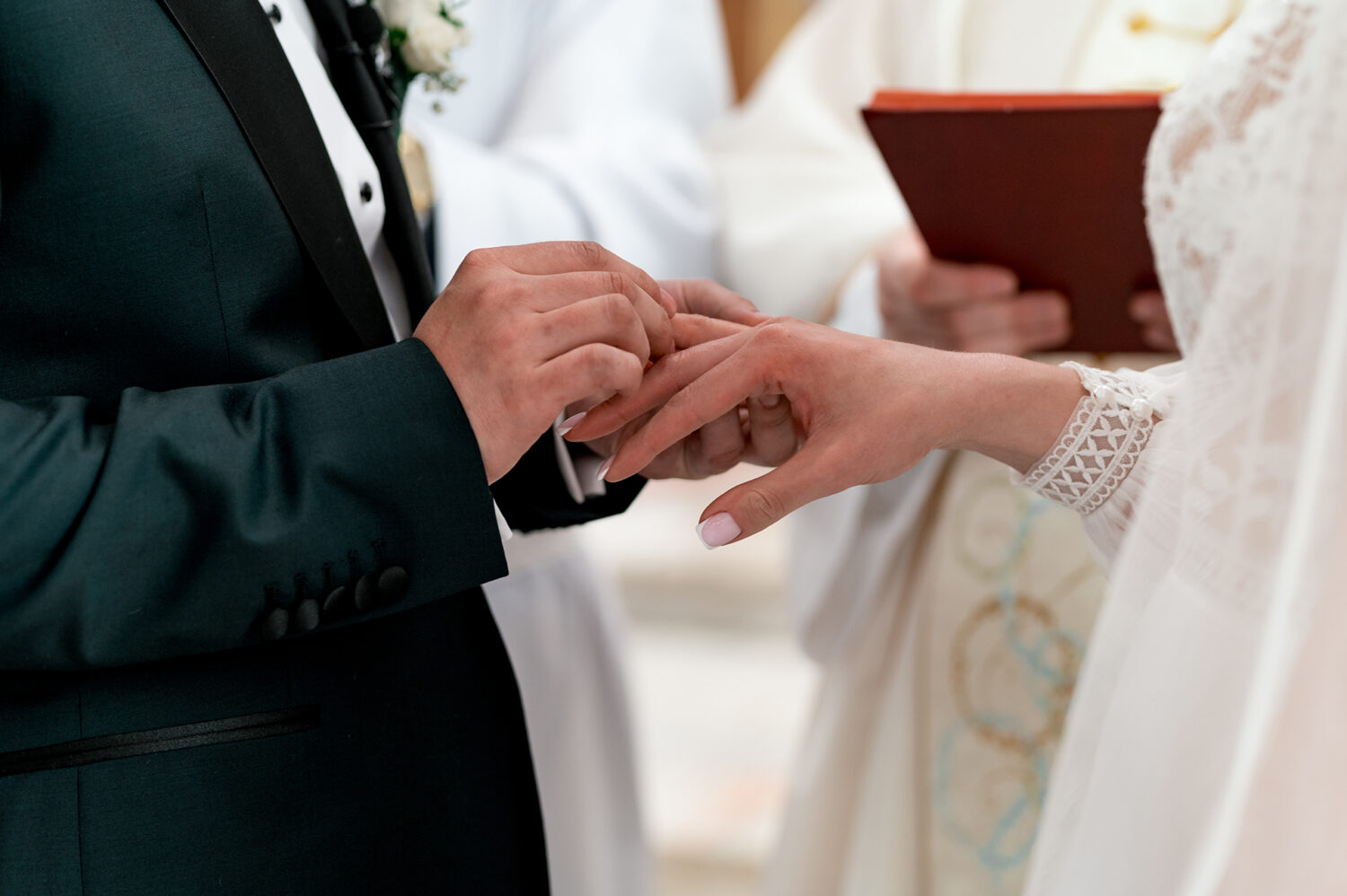 Naturalny reportaż ślubny, zdjęcia bez pozowania