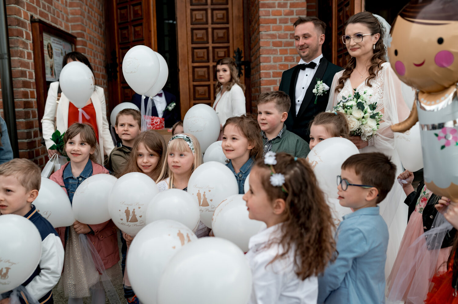 Naturalny reportaż ślubny, zdjęcia bez pozowania