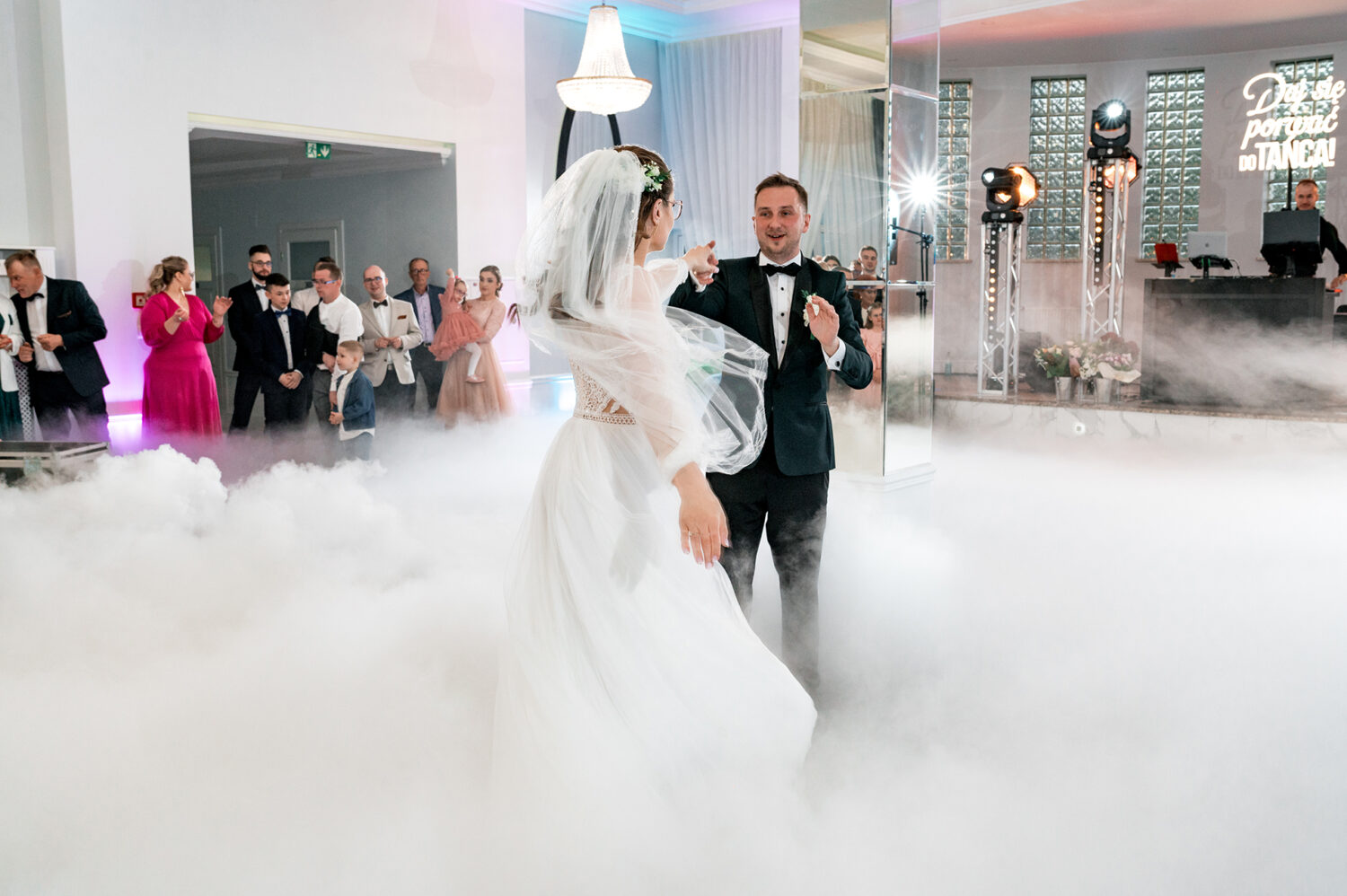 Naturalny reportaż ślubny, zdjęcia pierwszy taniec