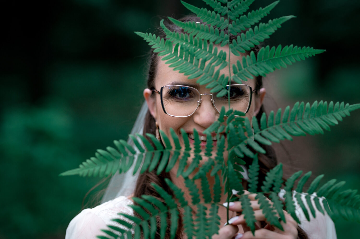 Naturalny reportaż ślubny, zdjęcia sesja poślubna w plenerze rezerwat Jata