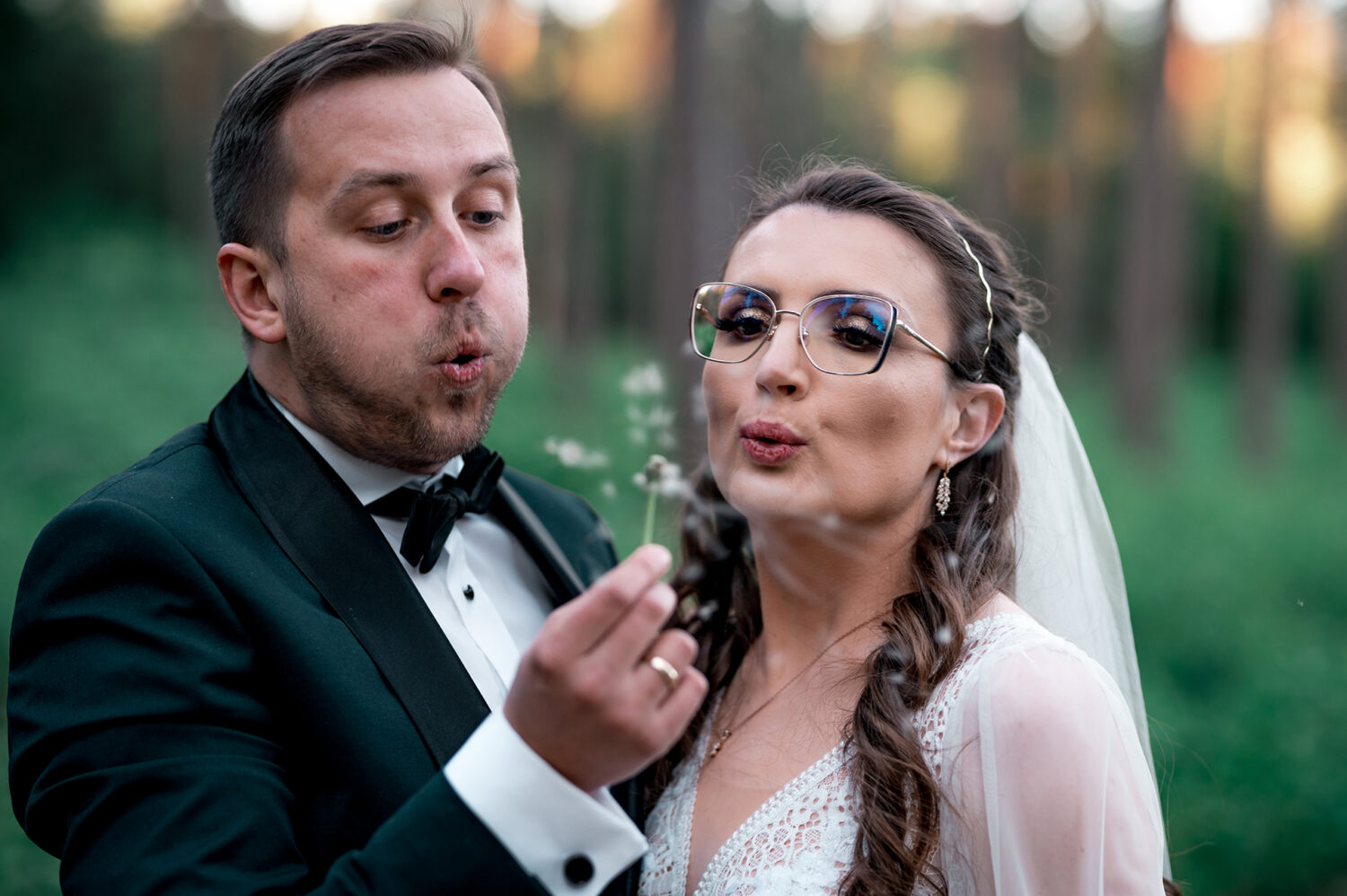 Naturalny reportaż ślubny, zdjęcia sesja poślubna w plenerze rezerwat Jata