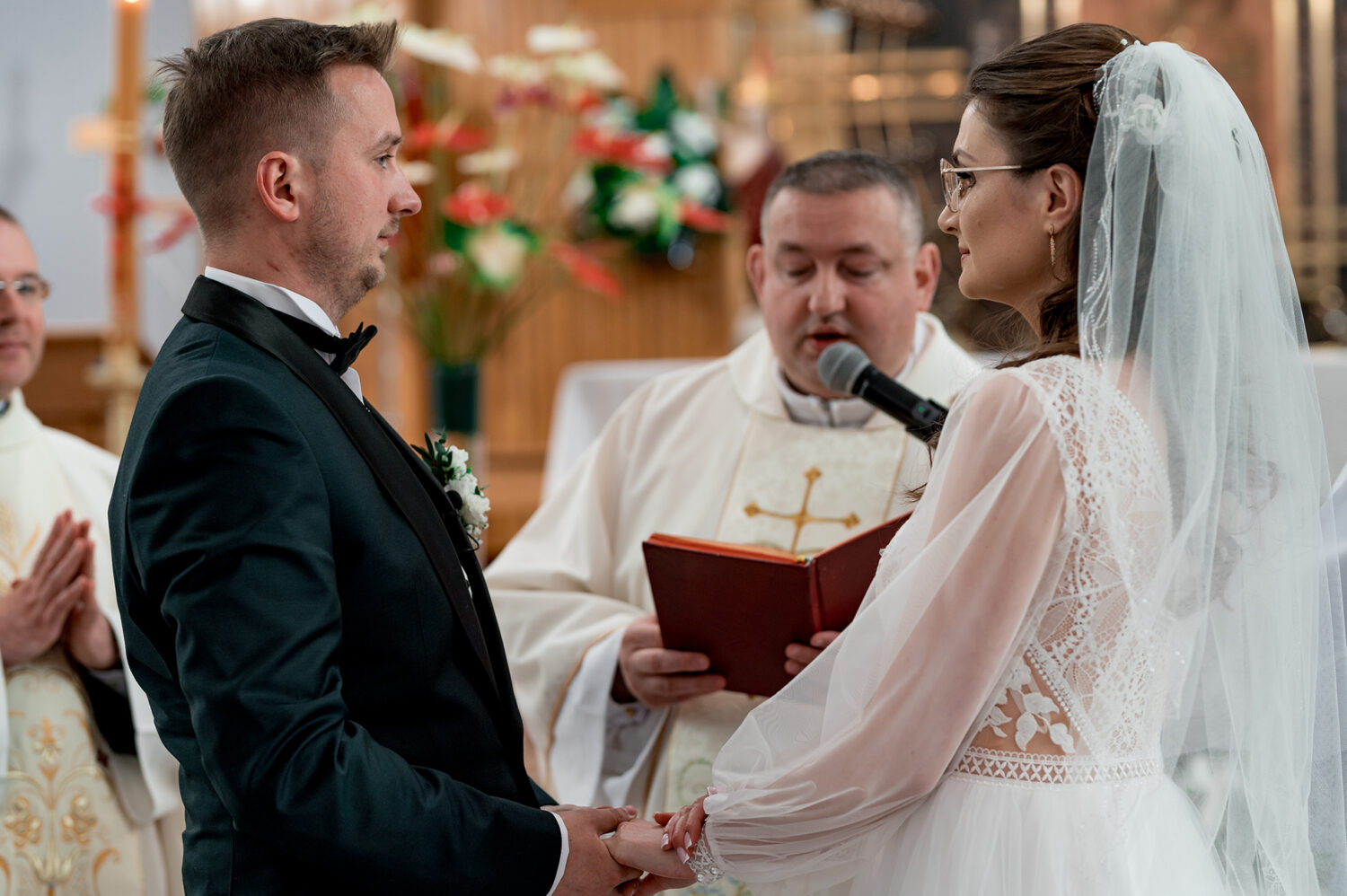 Naturalny reportaż ślubny, zdjęcia bez pozowania